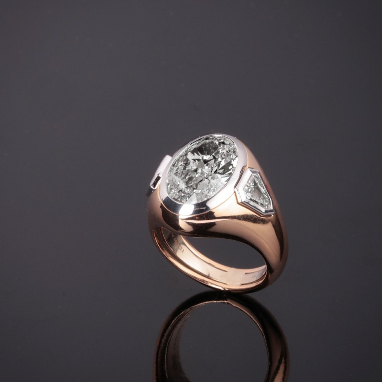 Rosé, Anello con diamante taglio ovale
